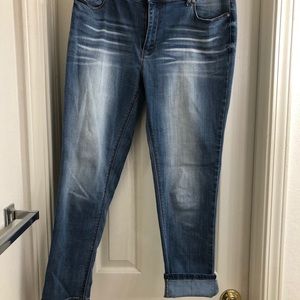 Ankle length, stretchy denim jeans